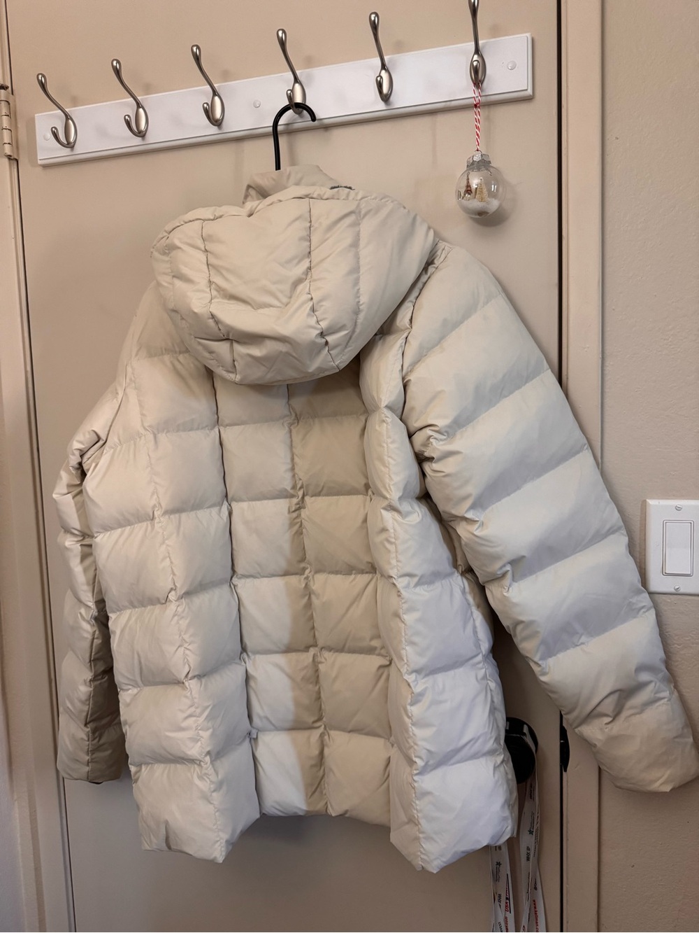 Columbia Women's Cream Puffer Jacket with Gray Faux-Fur Lining - Picture 2 of 3
